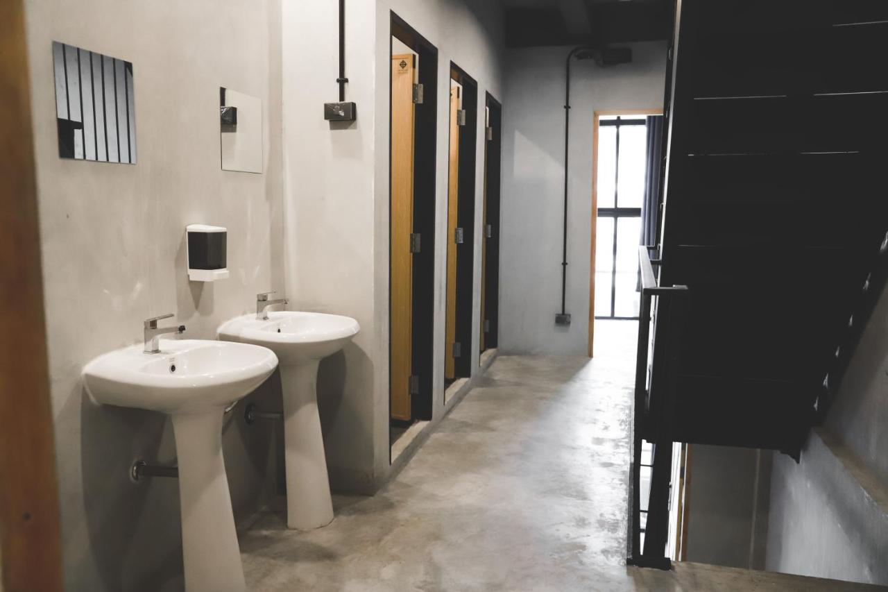The Cube Hostel Khaosan Бангкок Экстерьер фото